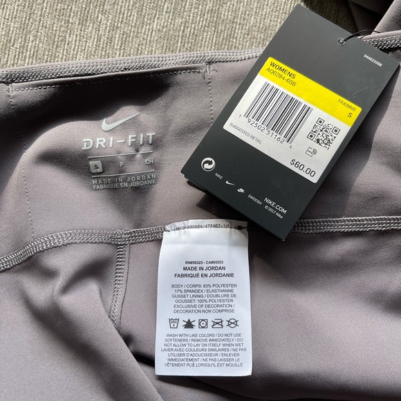 NWT Nike High waisted legging - Picture 2 of 2